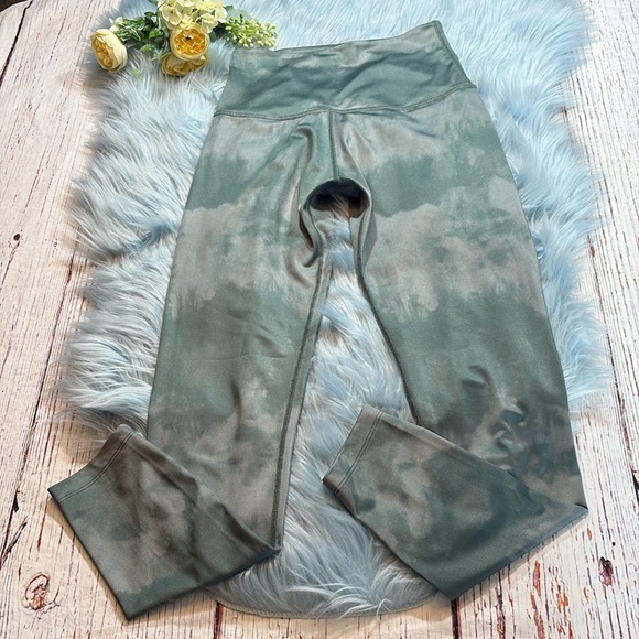 Beyond Yoga Lux 7/8 Leggings in Sage Smoke sz S - Picture 1 of 8